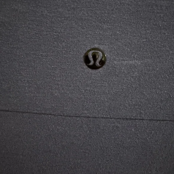 Lululemon Men's V Neck Blue Stripe Short Sleeve Stretch Tee Size XL - Picture 7 of 7